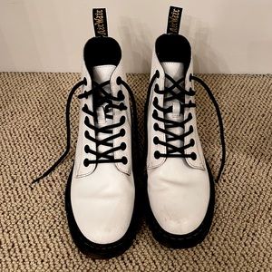 DR MARTENS 1460 WOMEN'S PATENT LEATHER LACE UP BOOTS WHITE